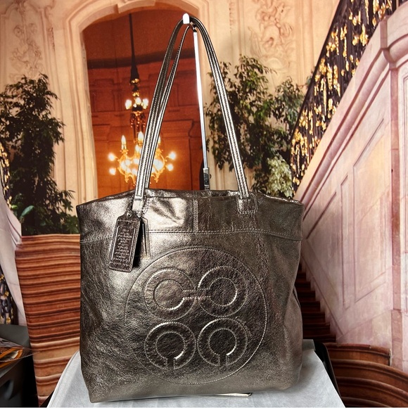 Coach Handbags - Coach Julia Perry Op Art tote bag in bronze metallic leather. Beautiful 🤩